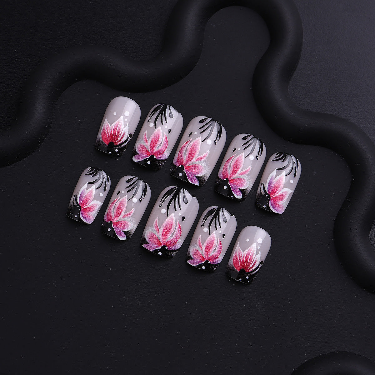 【Press-on Nail】【Medium-Length】 Black Edge Gradient Pink Purple Flower